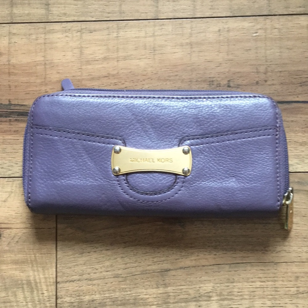 Michael Kors Purple Wallet with divides Good Condition, 100% Authentic